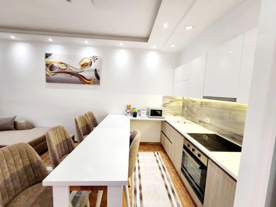 Syri Kalter Apartamento Golem (Tirana)